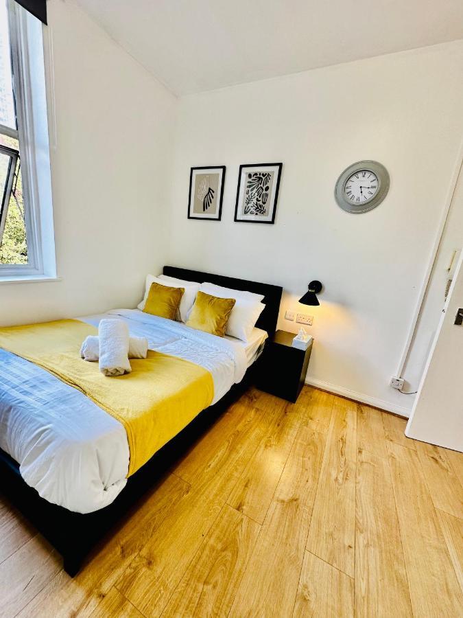 Apartment Private Studio Flat In *