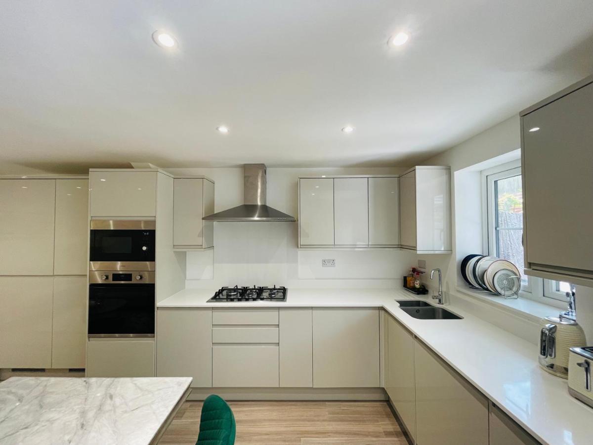 Riverside En Double E14 Guest house London