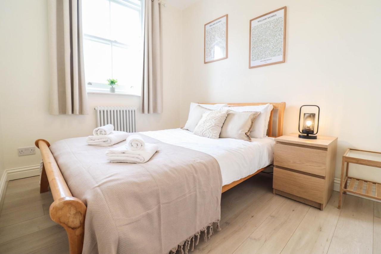 Right By Oval Station 2-bed Flat ! Free Wifi! * Londen