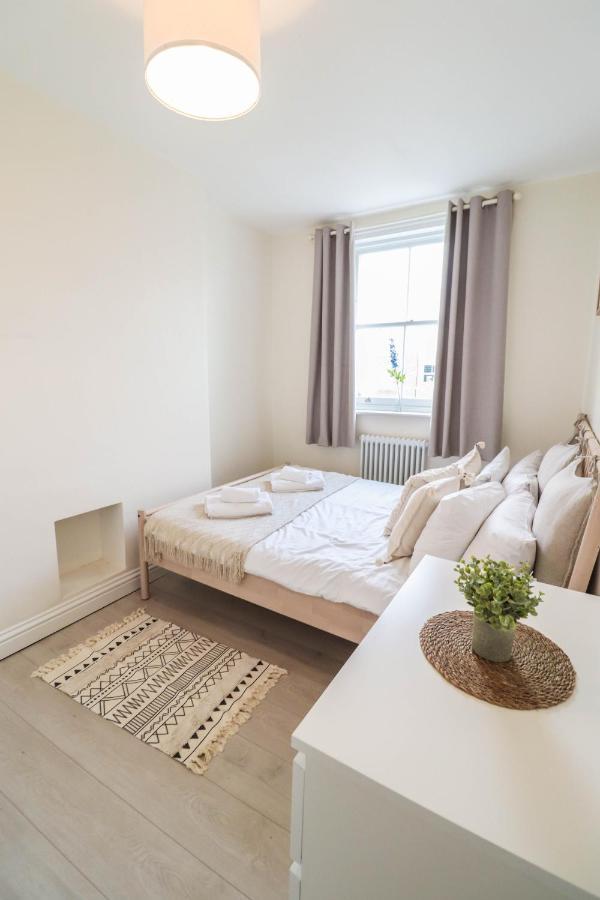 Right By Oval Station 2-bed Flat ! Free Wifi!