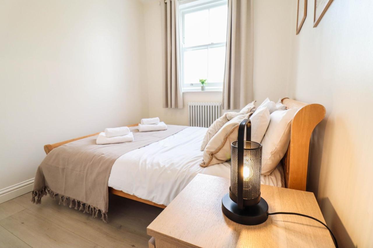 Apartment Beautiful 2-Bedroom Flat Just Steps From Oval Station
