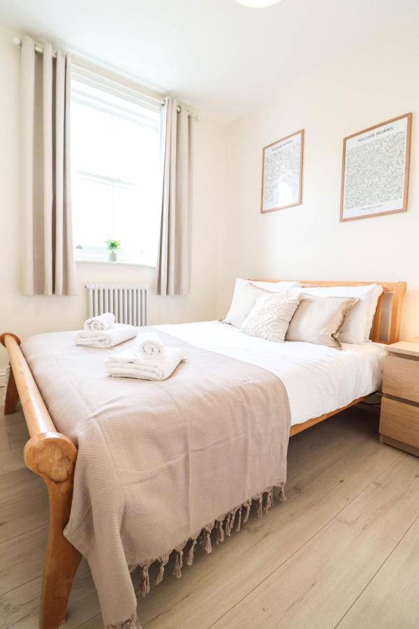 Apartment Beautiful 2-Bedroom Flat Just Steps From Oval Station *