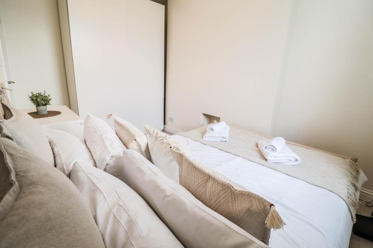 Right By Oval Station 2-bed Flat ! Free Wifi! * Londen