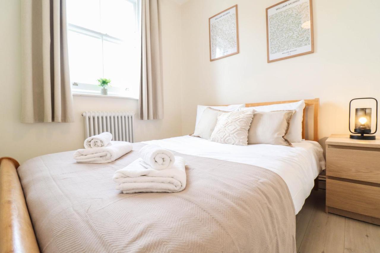Right By Oval Station 2-bed Flat ! Free Wifi! Londen