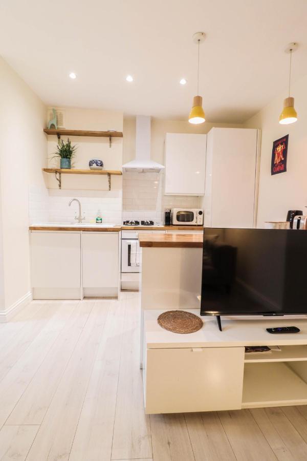 Appartement Right By Oval Station 2-bed Flat ! Free Wifi! Londen