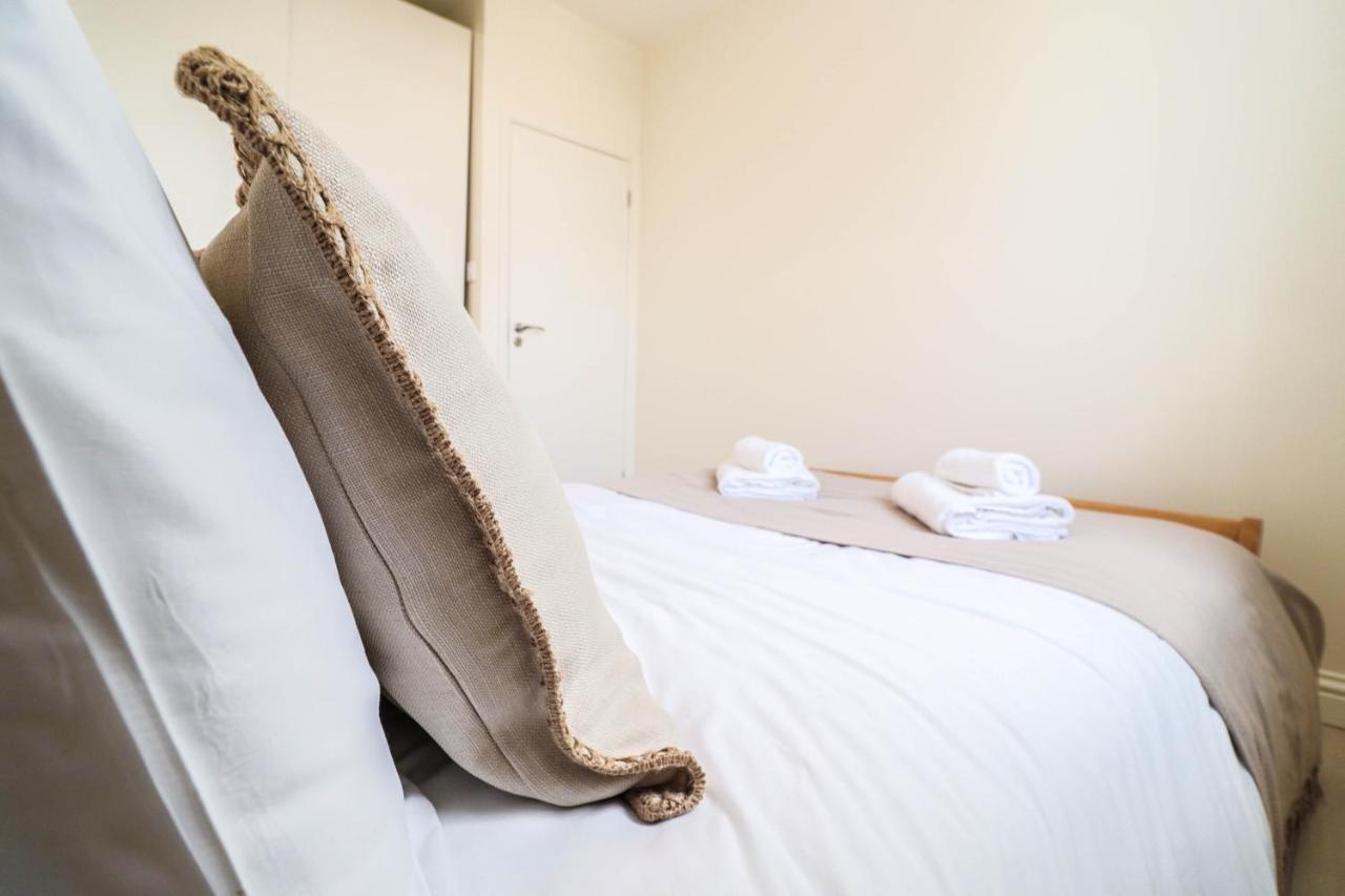 Right By Oval Station 2-bed Flat ! Free Wifi! Londen