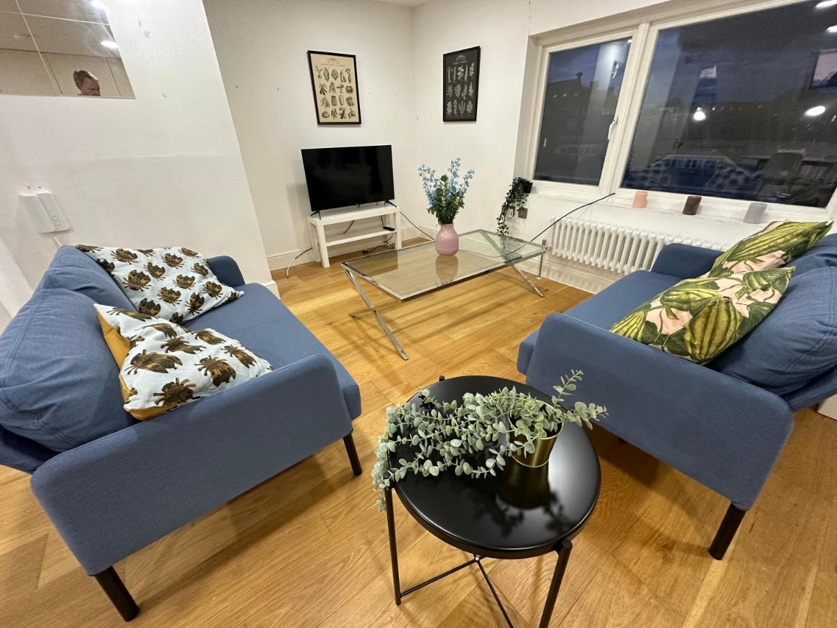 Delightful New Ensuite Bedroom With Stunning Shared Kitchen & Living -1c The Charteris *