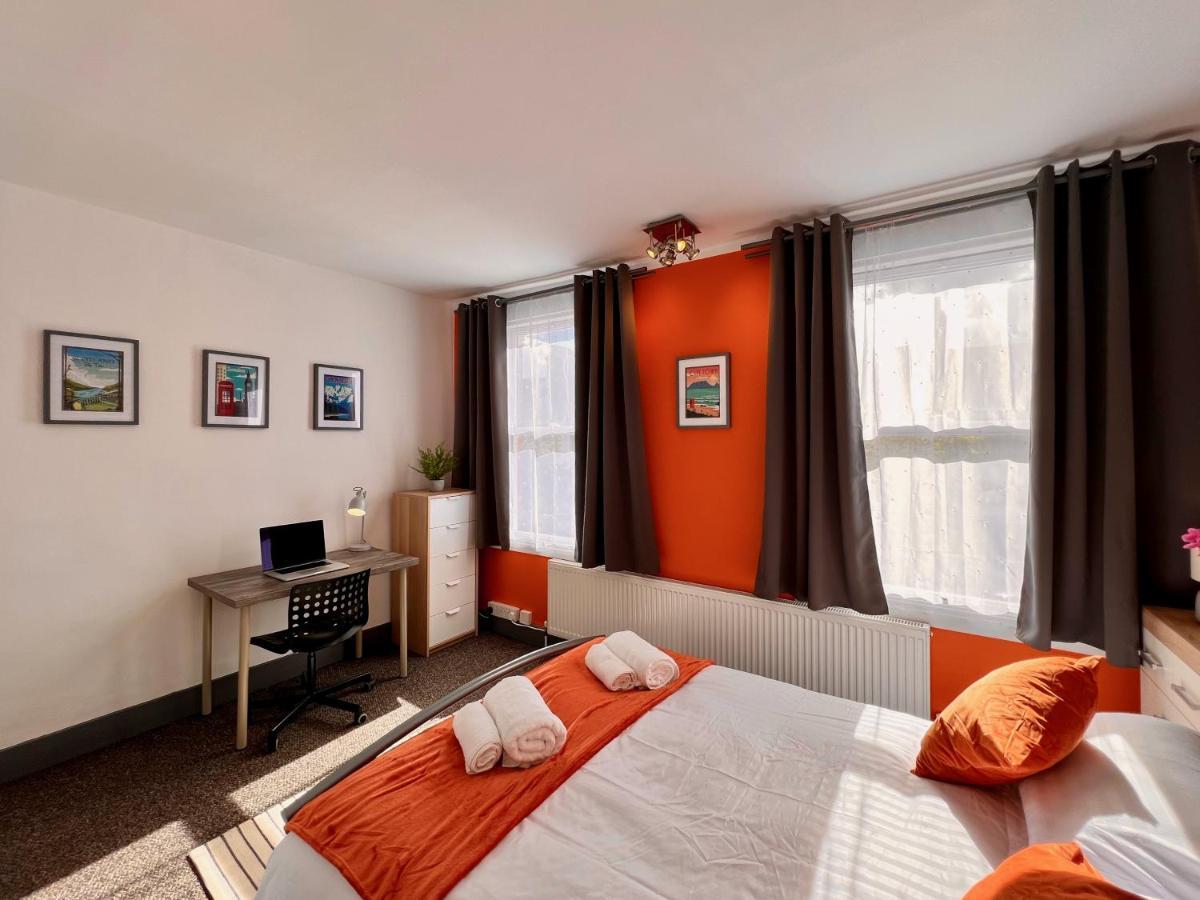 Clarence House 3 Bedrooms 8min To Station E17 North East *