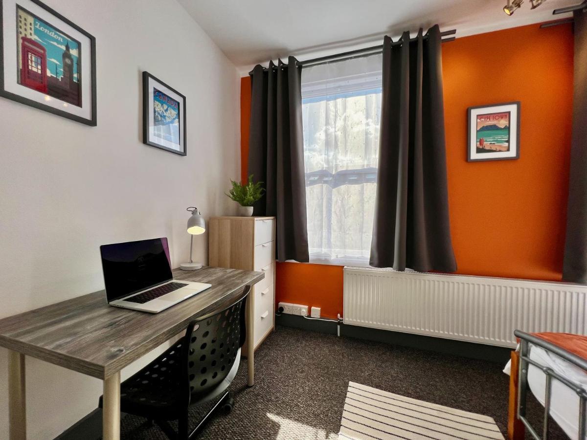Holiday home Clarence House 3 Bedrooms 8min To Station E17 North East