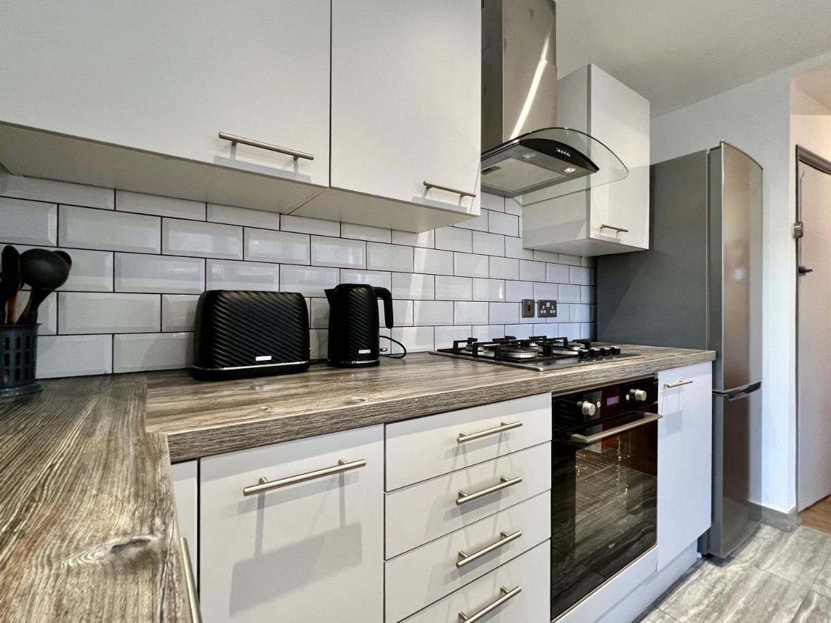 Clarence House 3 Bedrooms 8min To Station E17 North East London