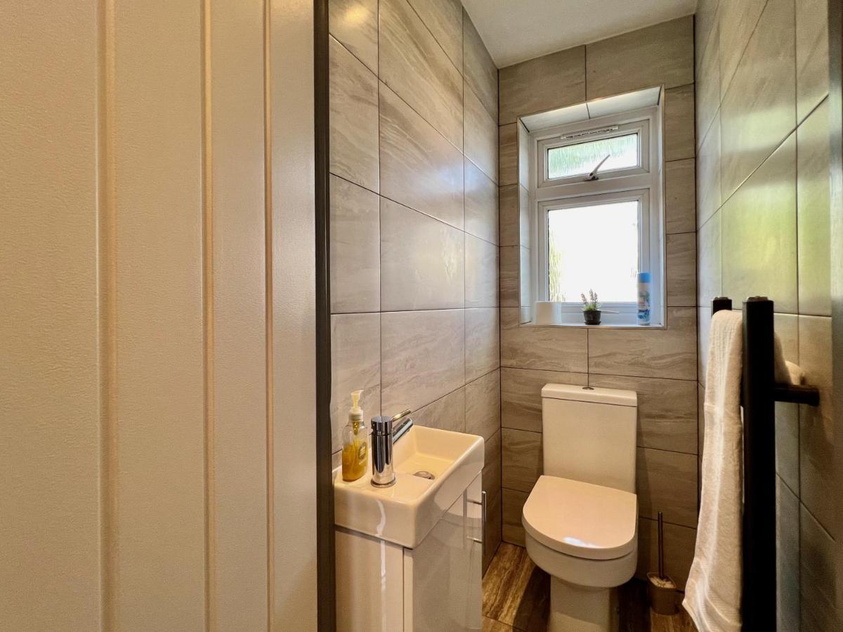 Clarence House 3 Bedrooms 8min To Station E17 North East Holiday home *