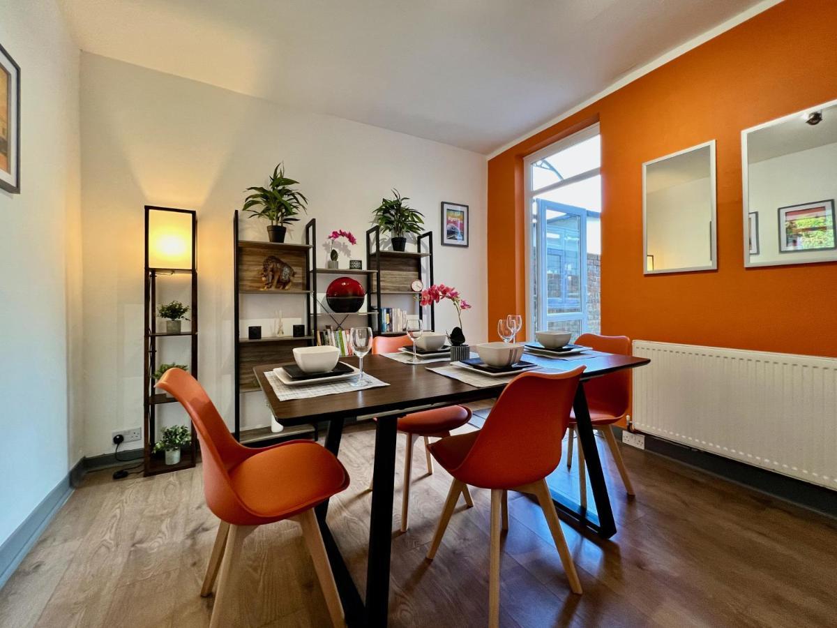 Holiday home Clarence House 3 Bedrooms 8min To Station E17 North East *