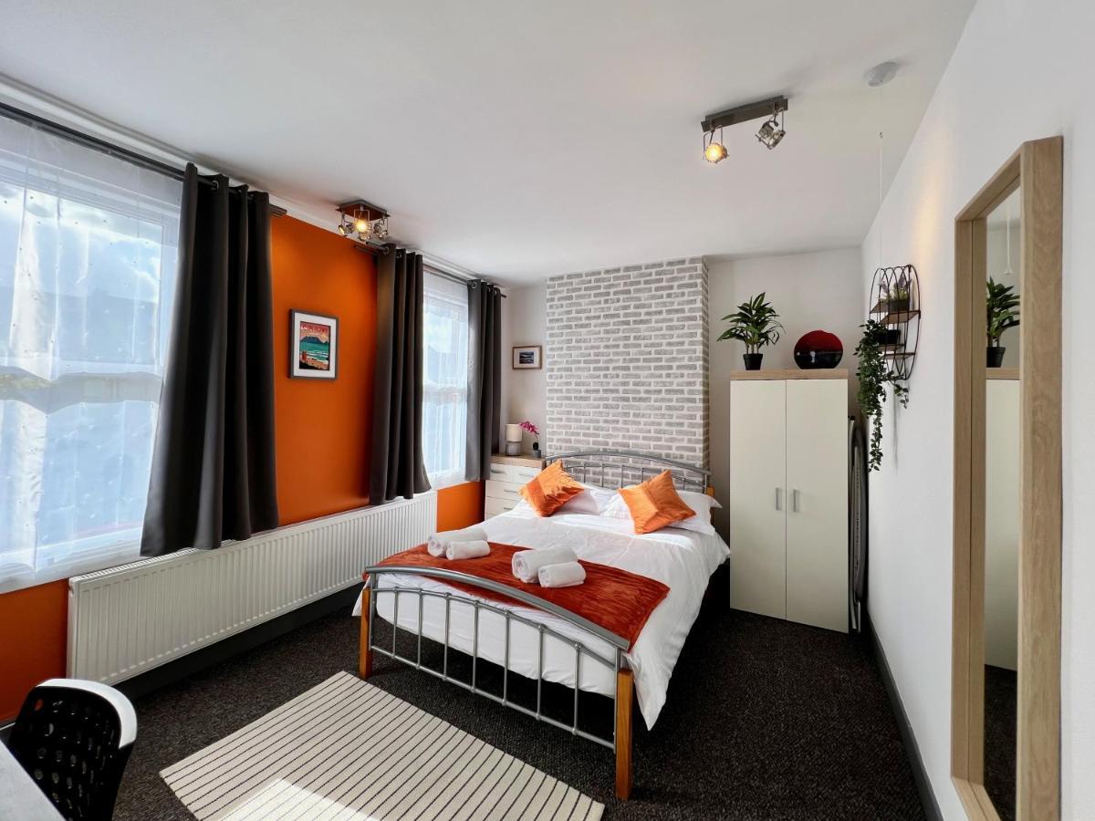 Clarence House 3 Bedrooms 8min To Station E17 North East *