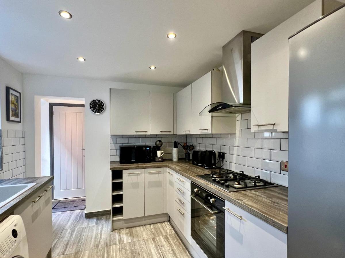 Clarence House 3 Bedrooms 8min To Station E17 North East Holiday home London