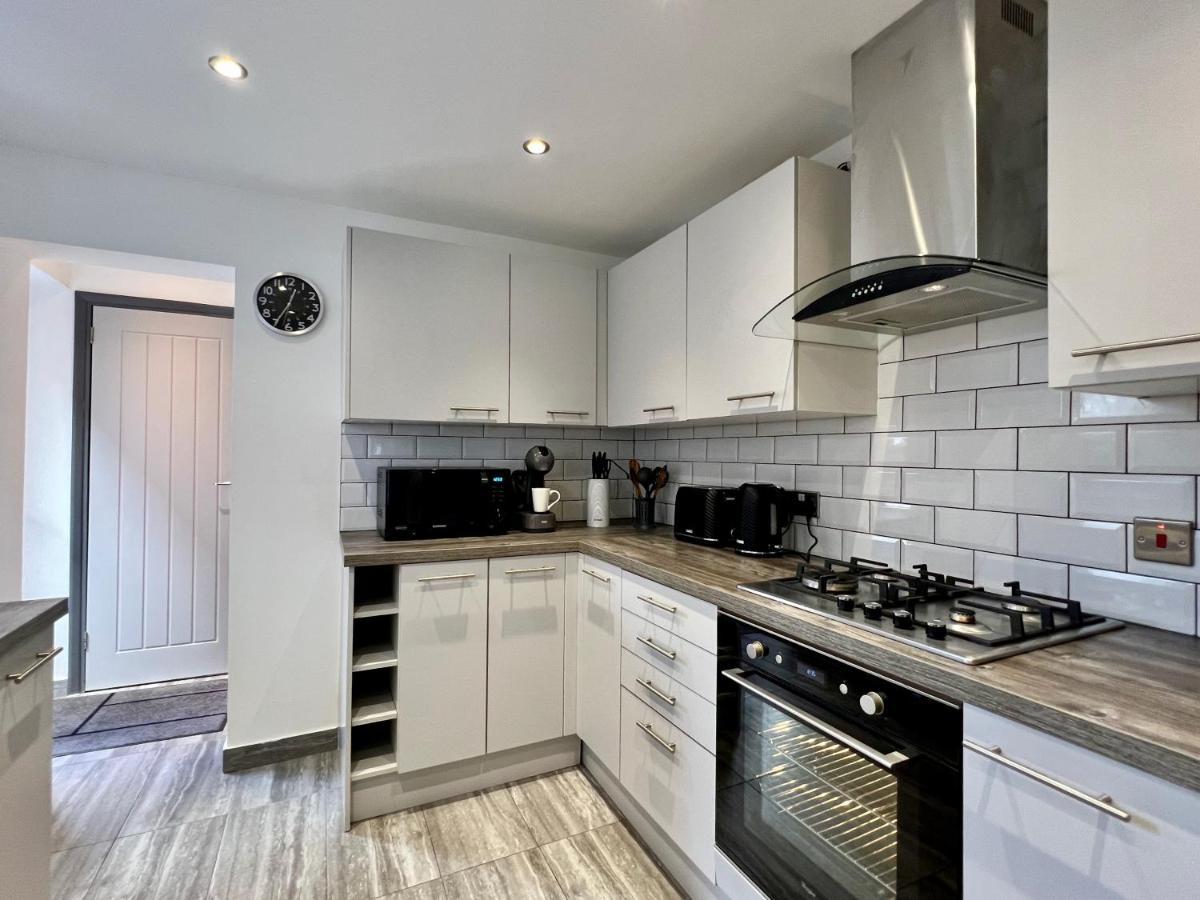 Clarence House 3 Bedrooms 8min To Station E17 North East *