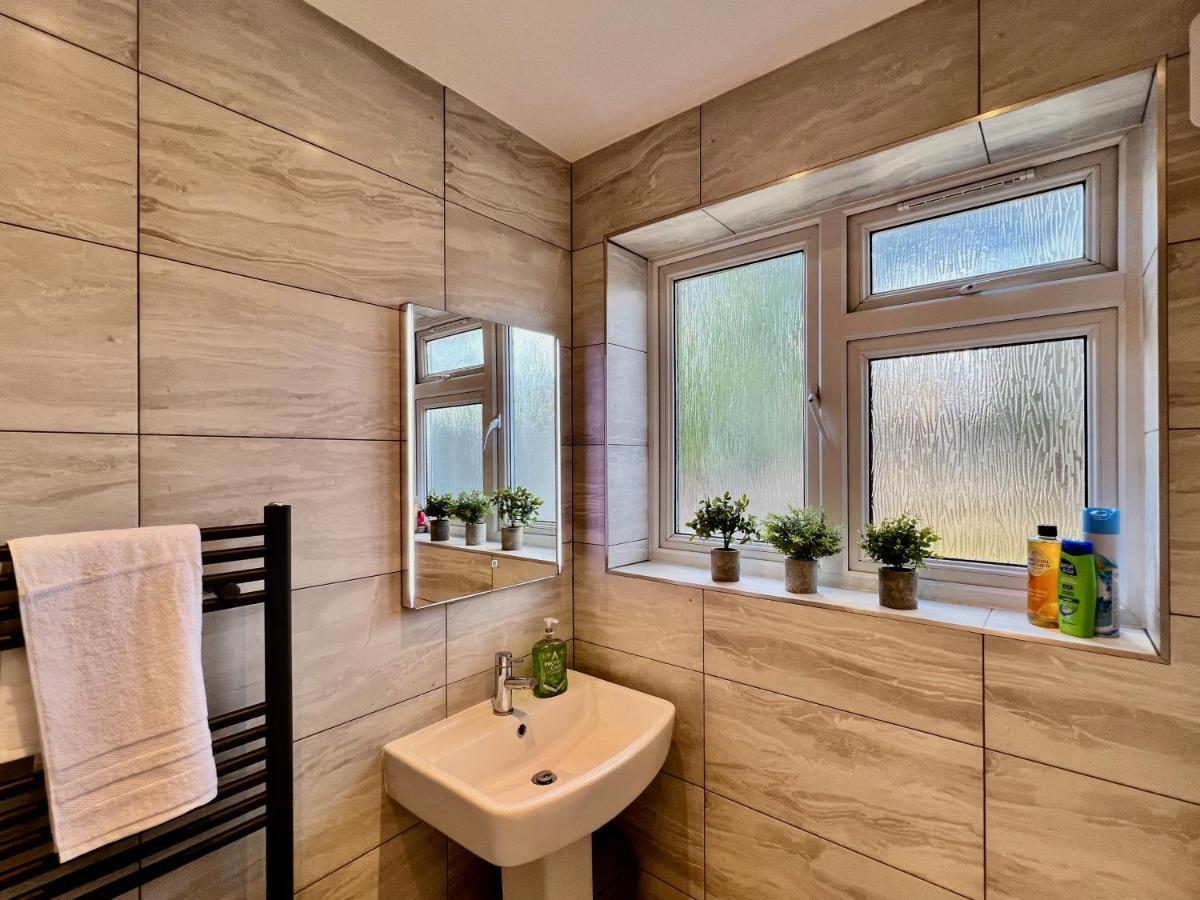 Clarence House 3 Bedrooms 8min To Station E17 North East London
