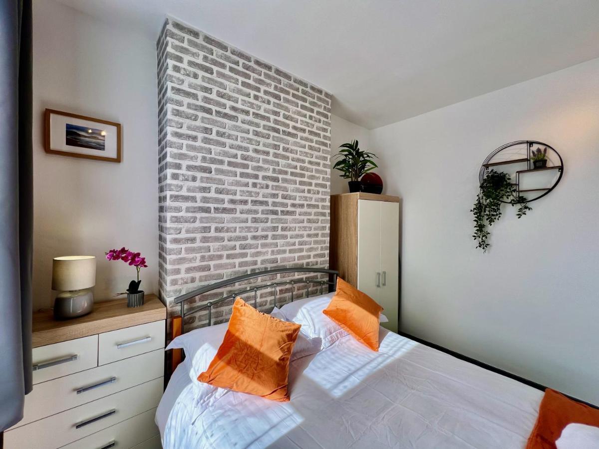 Holiday home Clarence House 3 Bedrooms 8min To Station E17 North East