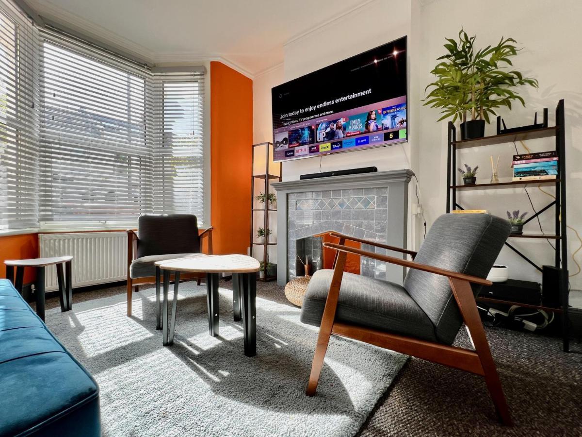 Holiday home Clarence House 3 Bedrooms 8min To Station E17 North East *