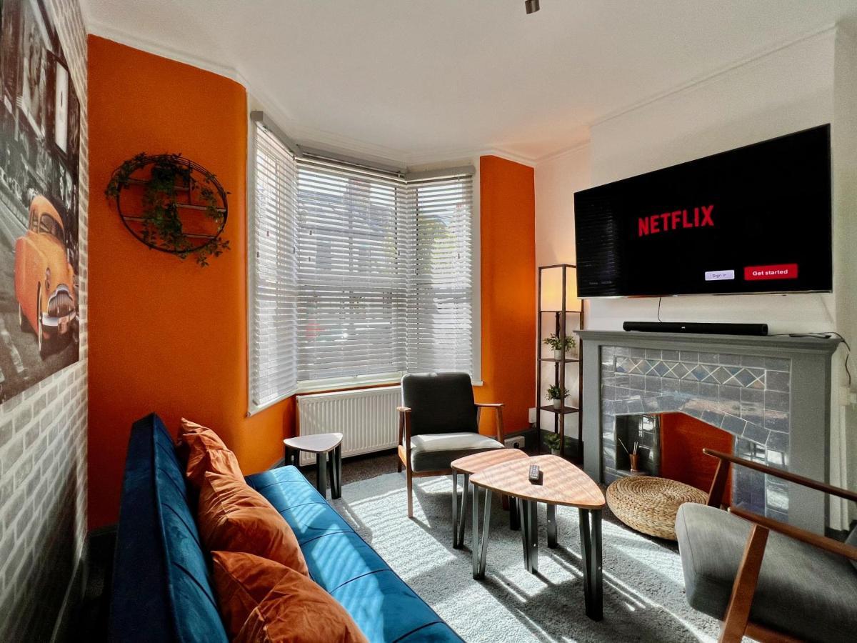 Holiday home Clarence House 3 Bedrooms 8min To Station E17 North East