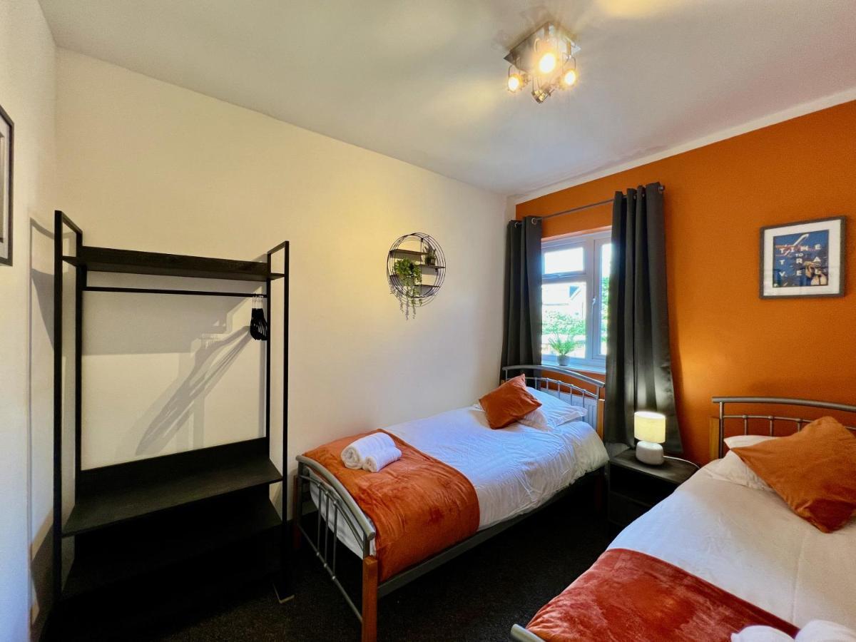 Holiday home Clarence House 3 Bedrooms 8min To Station E17 North East