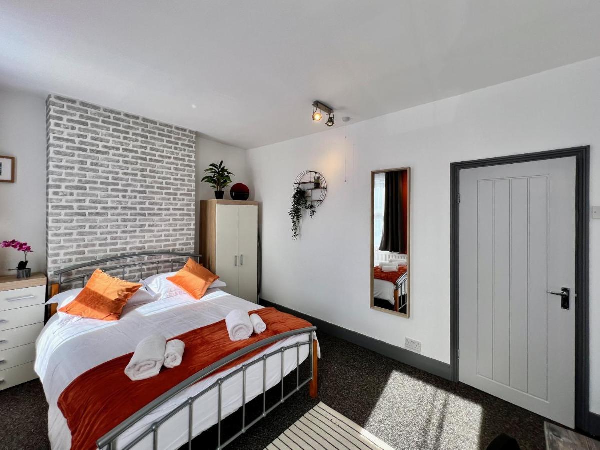 Clarence House 3 Bedrooms 8min To Station E17 North East London