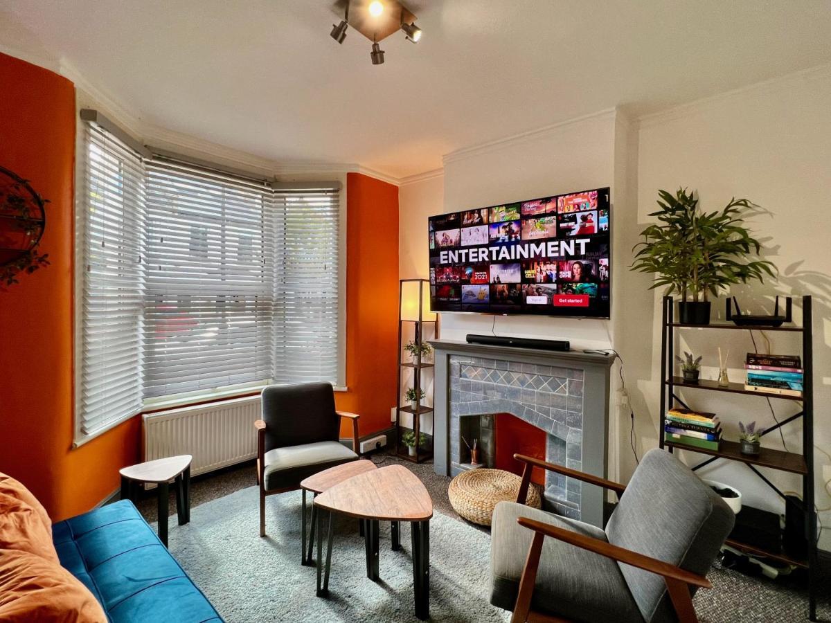 Clarence House 3 Bedrooms 8min To Station E17 North East Holiday home