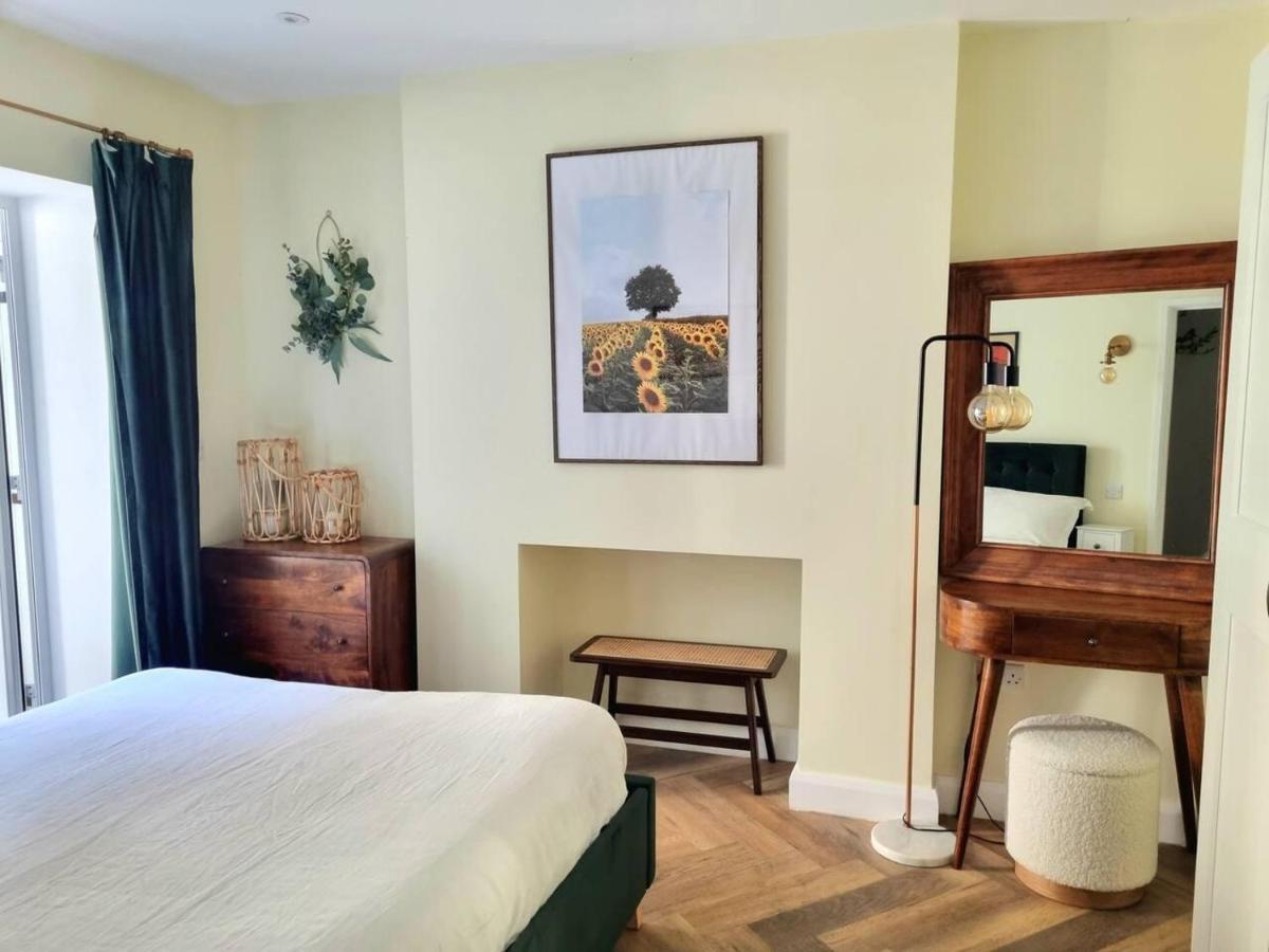 Appartement Spacious & Renovated 1-bed Garden Flat In *