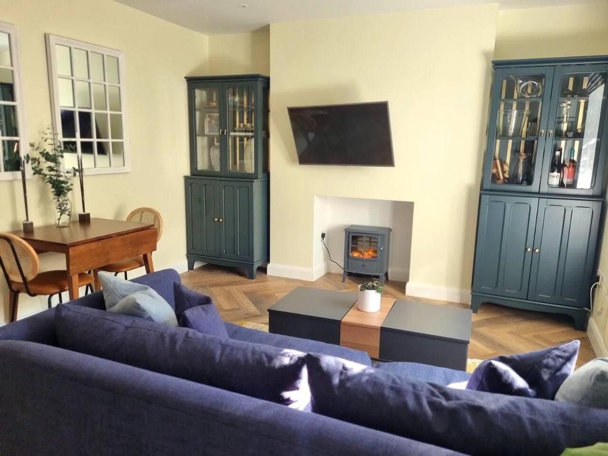 Appartement Spacious & Renovated 1-bed Garden Flat In Londen