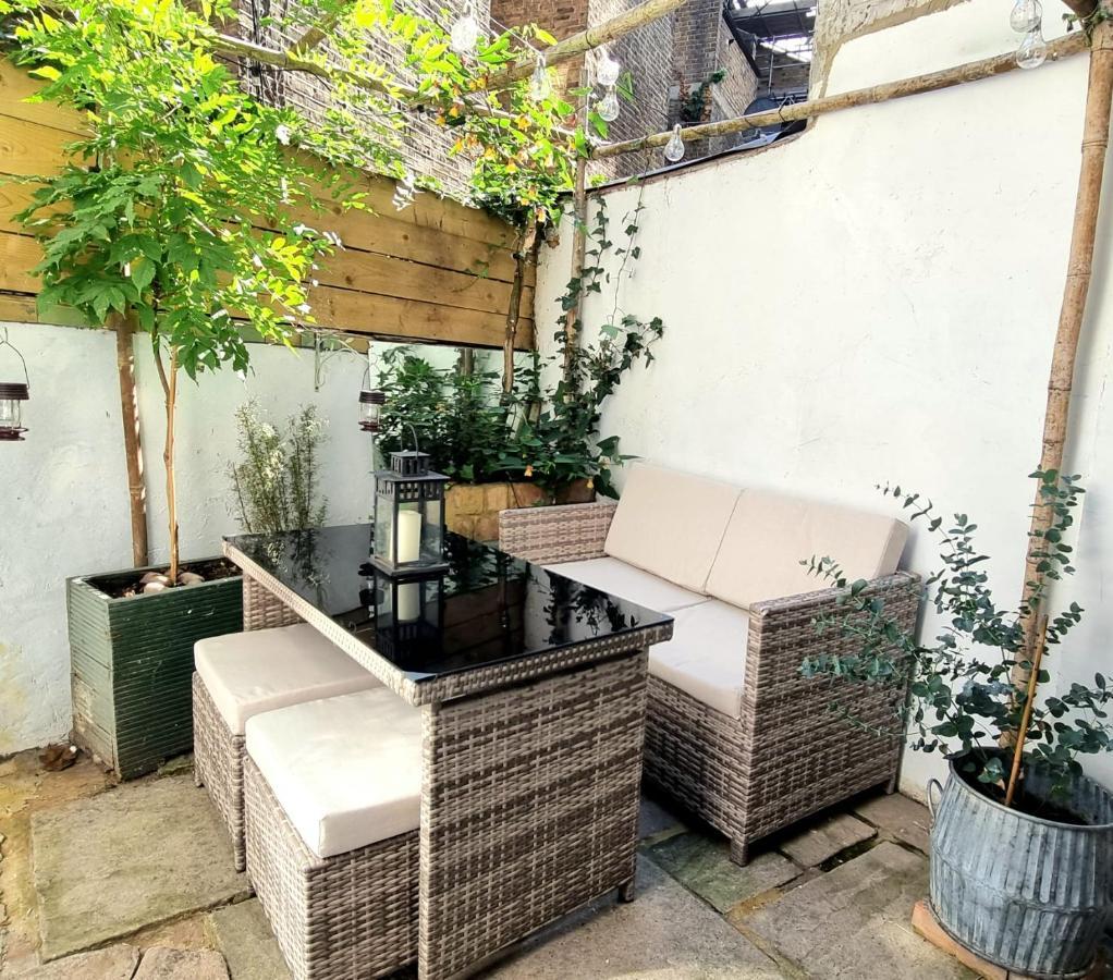 Spacious & Renovated 1-bed Garden Flat In