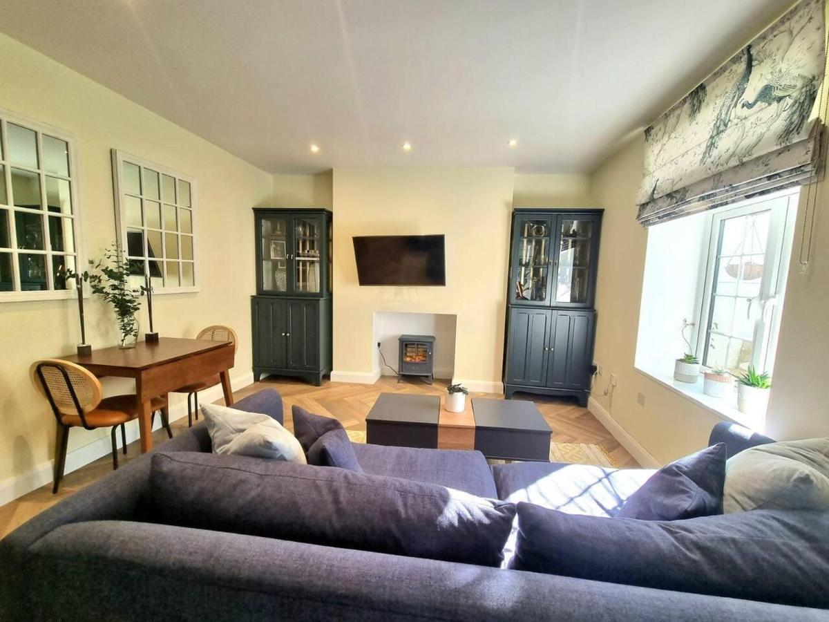 Spacious & Renovated 1-bed Garden Flat In Appartement *