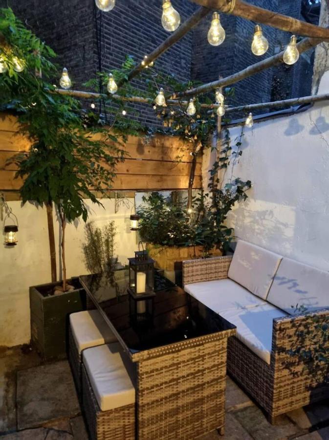 Appartement Spacious & Renovated 1-bed Garden Flat In Londen