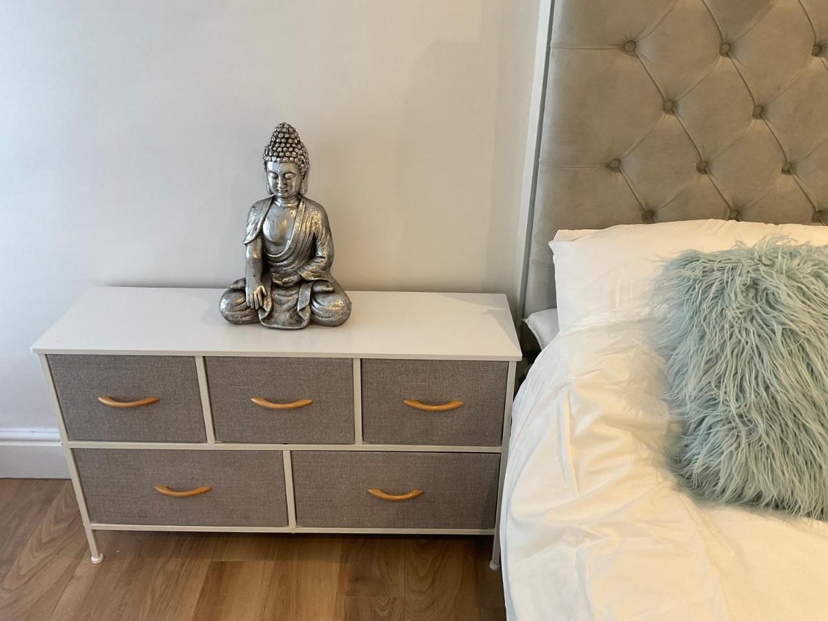 2 Bed From 41 Apartment London