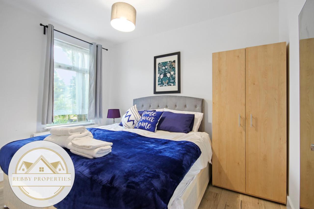 Modern 2 Bed East By Rebby Sleeps 5 Near Canning Town Station *