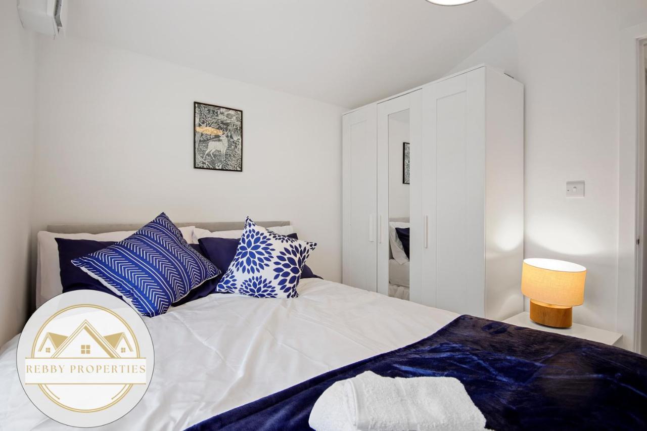 Modern 2 Bed East By Rebby Sleeps 5 Near Canning Town Station * London