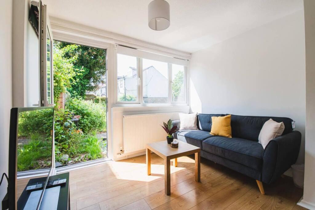 Apartment Stylish & Tranquil Flat With Excellent Connections