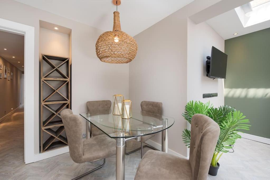 West Kensington By Capital Apartment
