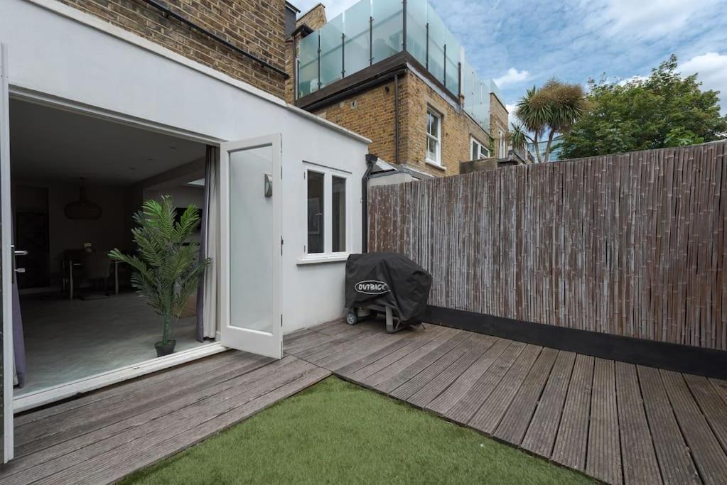 West Kensington By Capital Apartment *