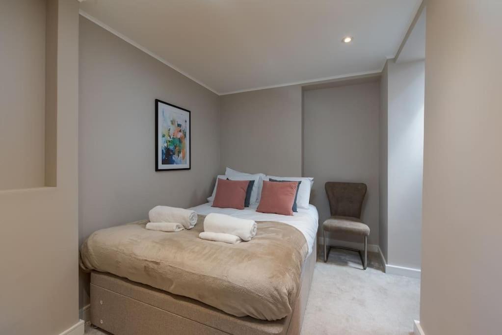 West Kensington By Capital * London