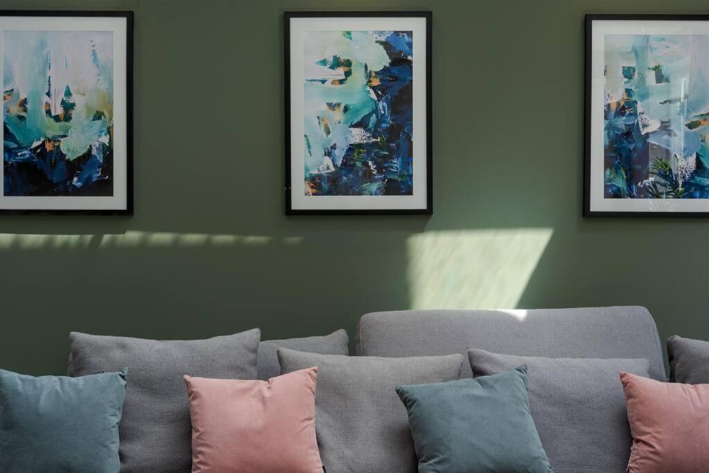 West Kensington By Capital Apartment *