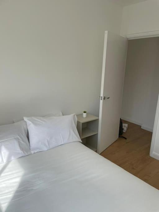 Flat 1 Latchmere, 2 Bedroom, 2 Bathroom Flat * London