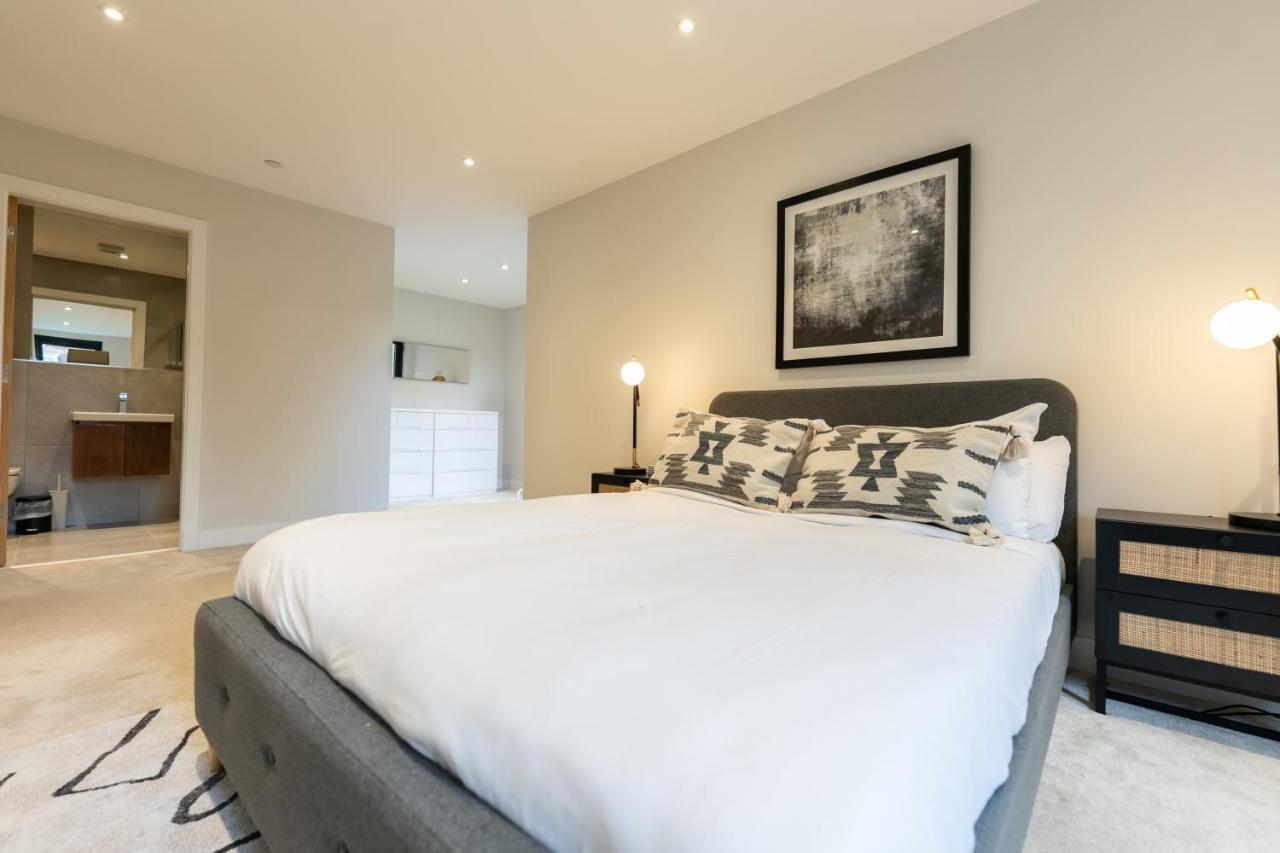The Hampstead Place - Elegant 3bdr Flat With Patio * London