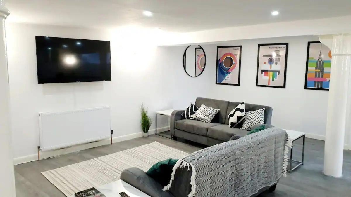 Apartamento 2 Bed Basement Short Term & Flexible Renting Shoreditch With Free Wifi ! *