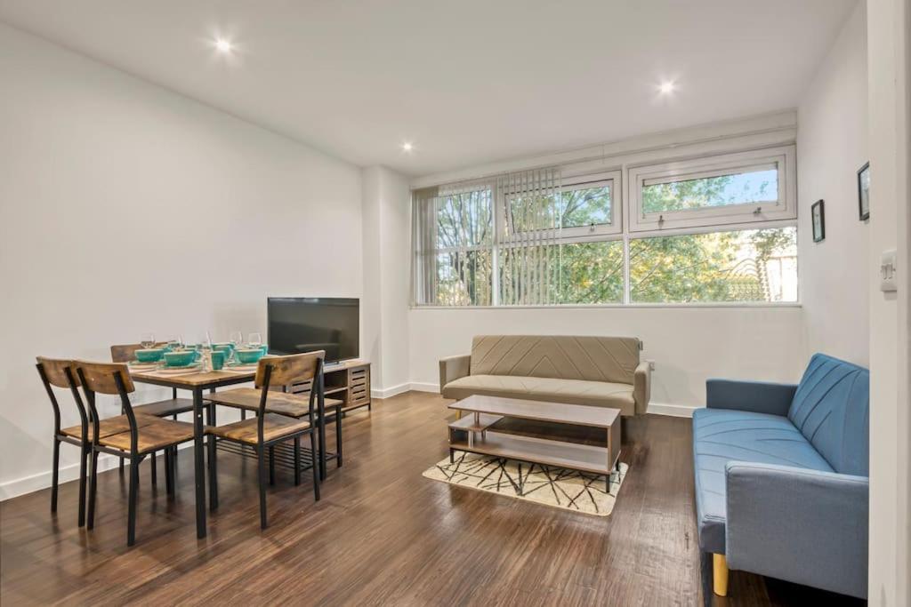 Apartamento Heathrow 2-bedroom Urban Oasis *