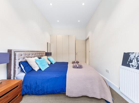 Harley Street Luxury Snug *