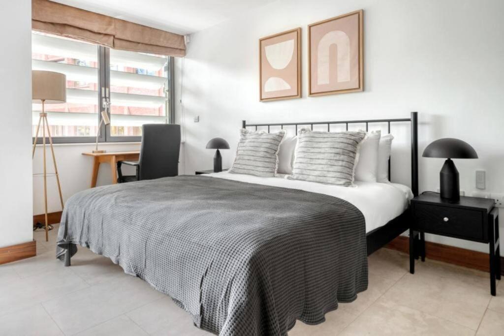 Exquisite 2 Bed Soho Central Sleeps 6 Apartment *