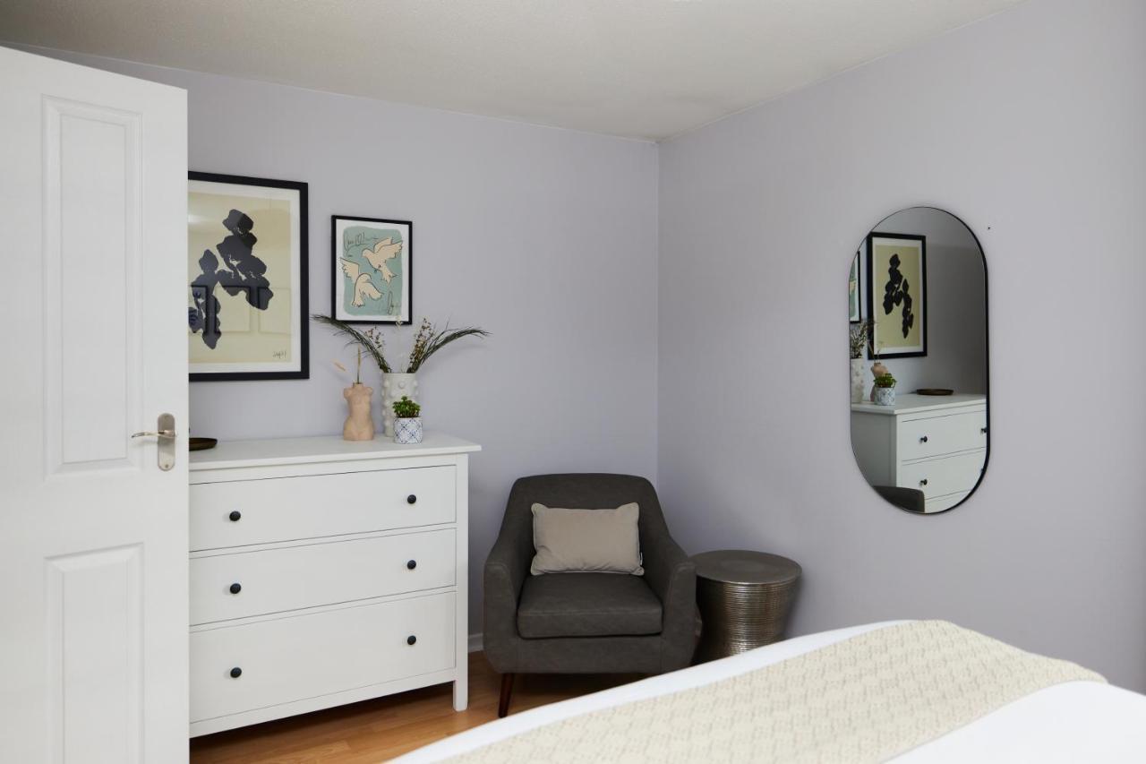 The Chiswick Escape - Lovely 2bdr House With Garden Londen