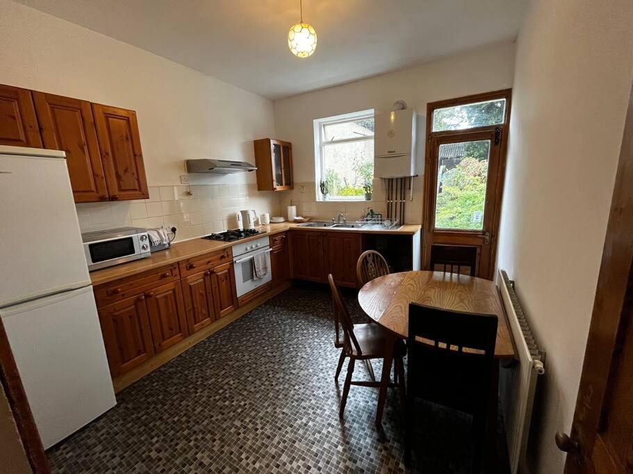 Apartment 3 Bed Ground Floor Flat *