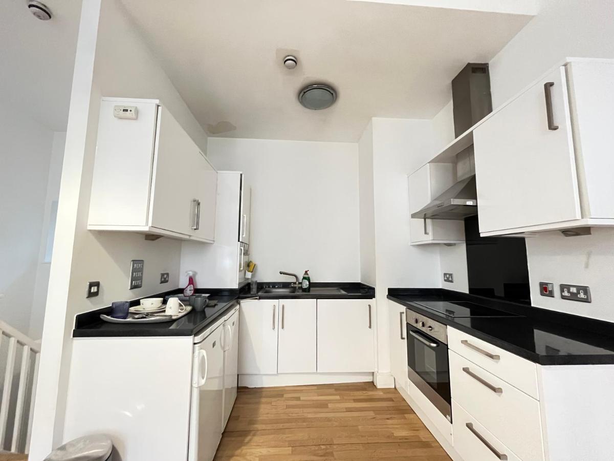 Serviced In Kensington Victoria Apartment *