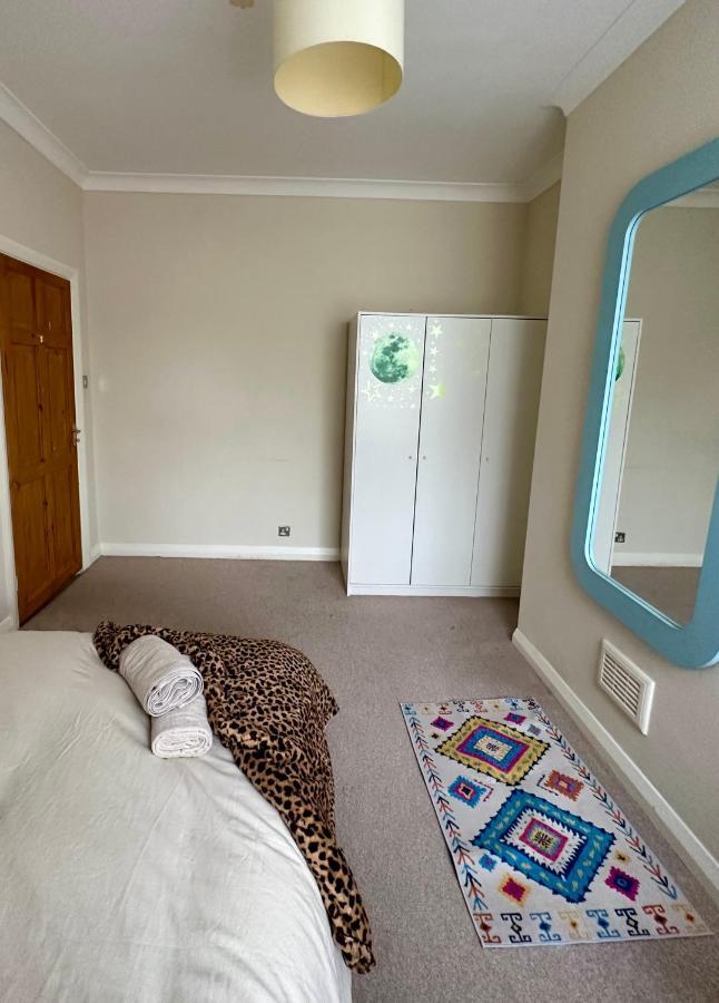 Accommodatie bij particulieren Cosy 3 Bedroom Flat Nearby Willsden