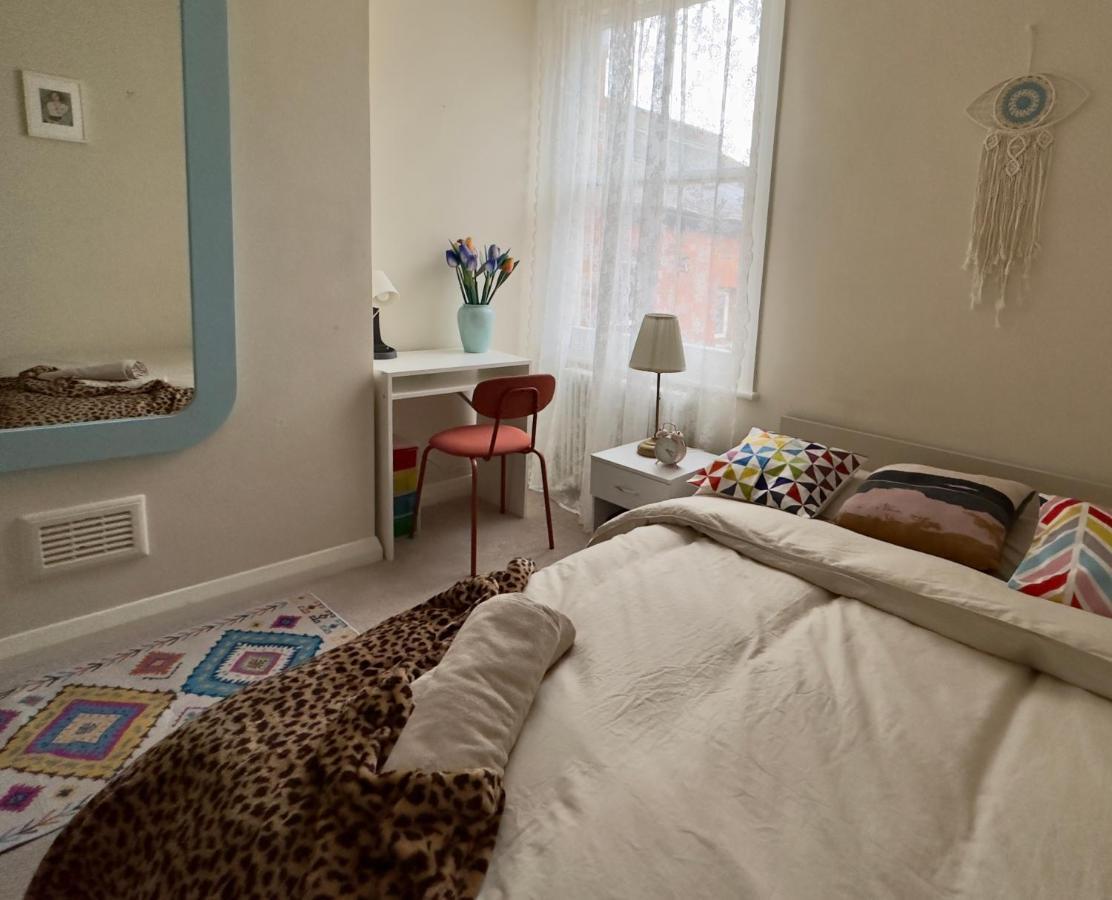 Cosy 3 Bedroom Flat Nearby Willsden * Londen